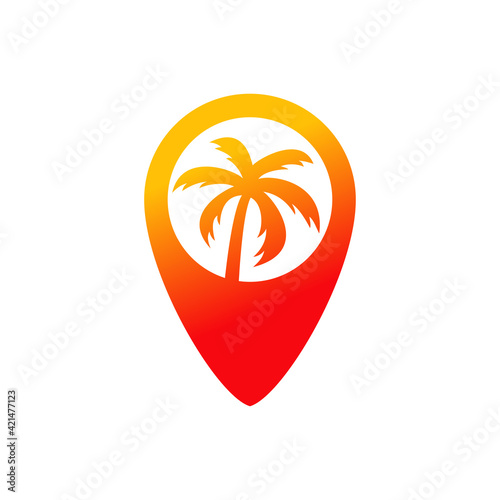 Logotipo con silueta de palmera en puntero de posición en color anaranjado