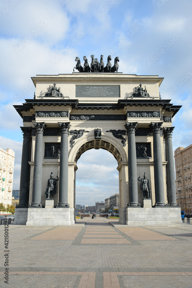 Obraz premium MOSCOW, RUSSIA - October 19, 2018: Triumphal Arch on Kutuzovsky avenue