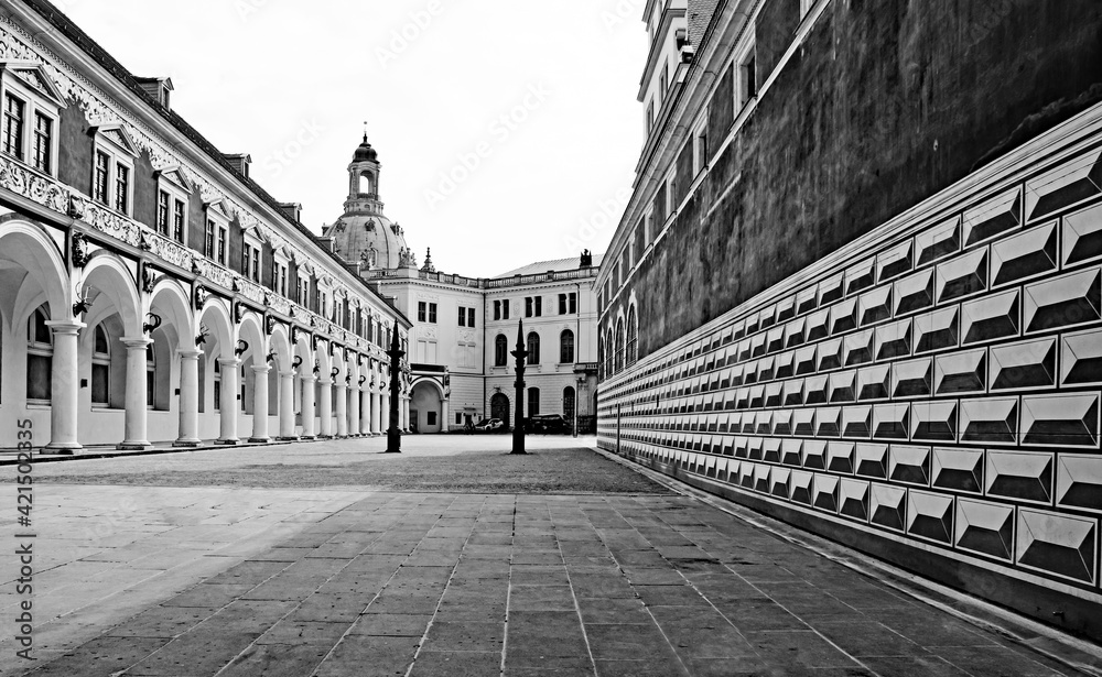 Stallhof in Dresden Altstadt  schwarz-weiß
