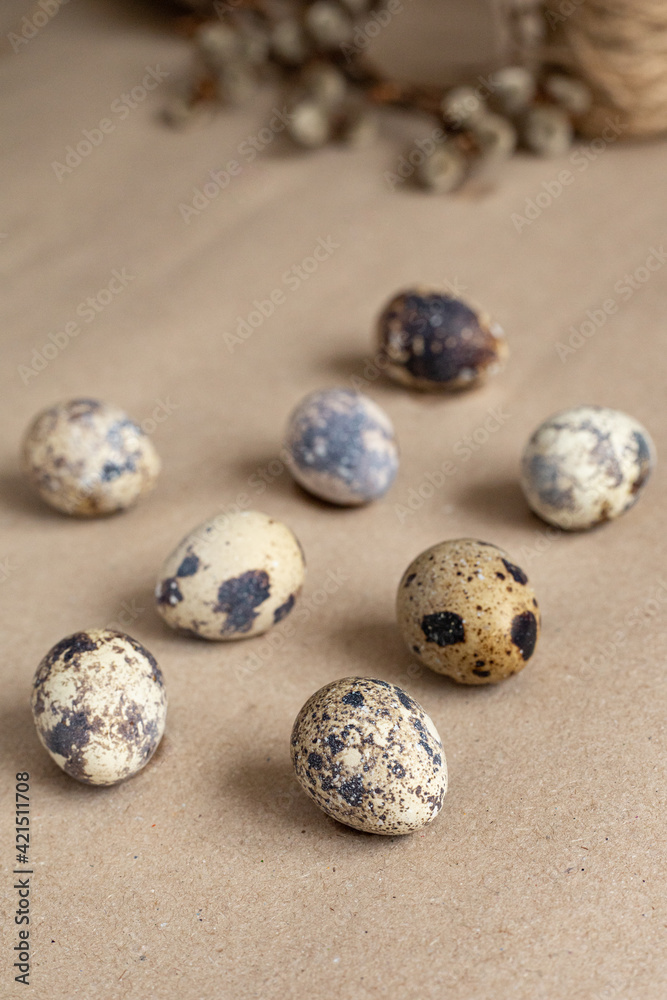 Obraz premium Easter composition, quail eggs on a brown background. Side view.