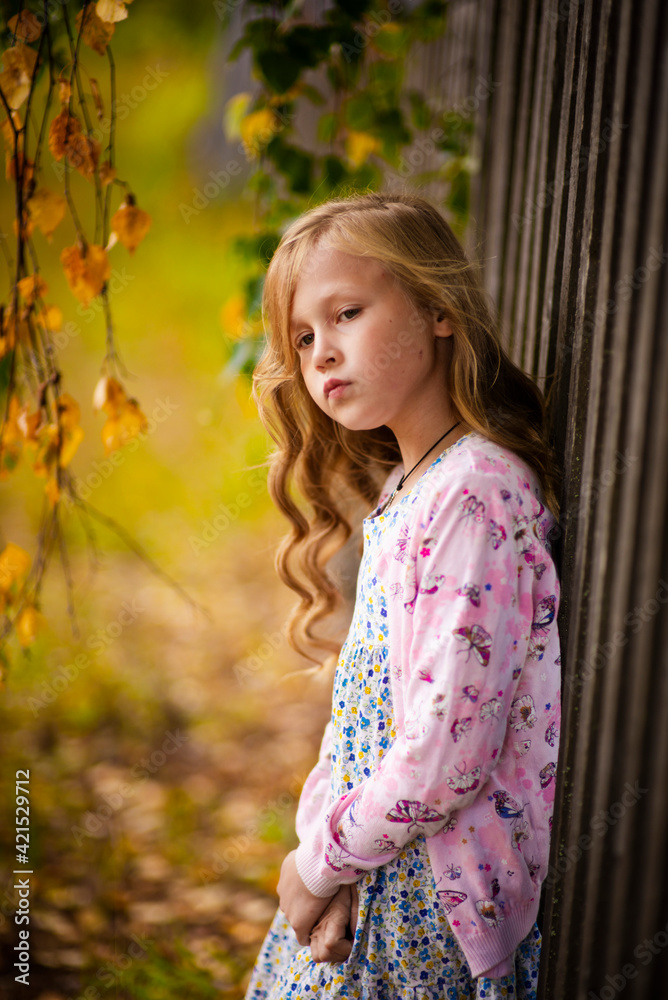 blonde girl portret, selective focus blonde girl portret, selective focus