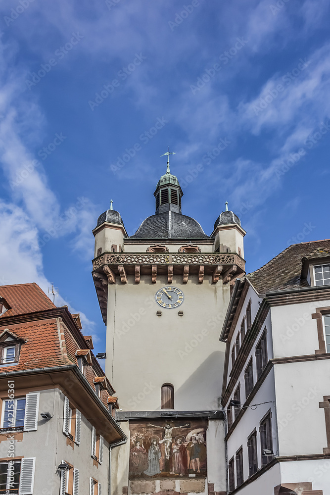 Selestat cityscape with Horloge tower (Tour de l'Horloge, Tour Neuve, Tour des Chevaliers) - Tower was erected in year 1280 and originally formed one of the four city gates. Selestat, Alsace, France.