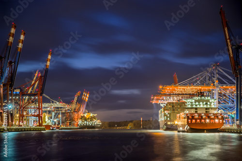 Hafen Hamburg am Abend Blaue Stunde