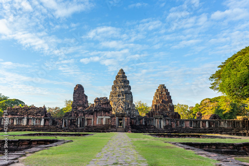 Fotografi Phimai historical park, ancient castle (Prasat Hin Pimai) in Nakhon ratchasima,