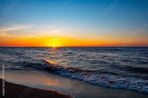 Fototapeta Naklejka Na Ścianę i Meble -  Zachód słońca nad Morzem Bałtyckim