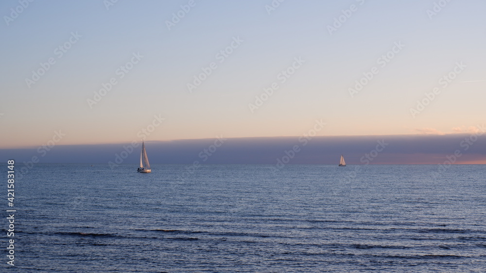 Fototapeta premium Il mare è amaro e il marinaio muore in mare