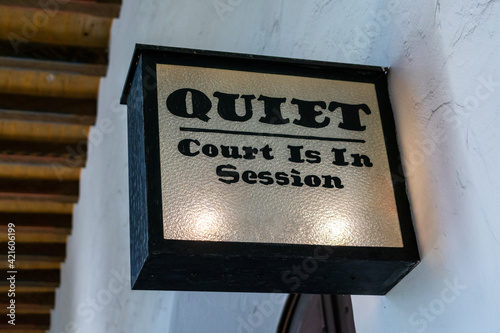 Foto Quiet Court Is In Session lighted vintage sign is requesting silence in a hallway outside a courtroom of courthouse