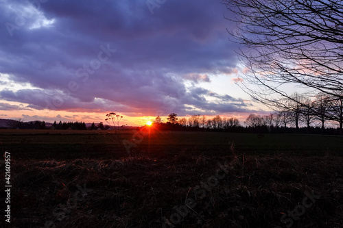 Bewölkter Sonnenuntergang in Lindenhardt, Bayern, 2021