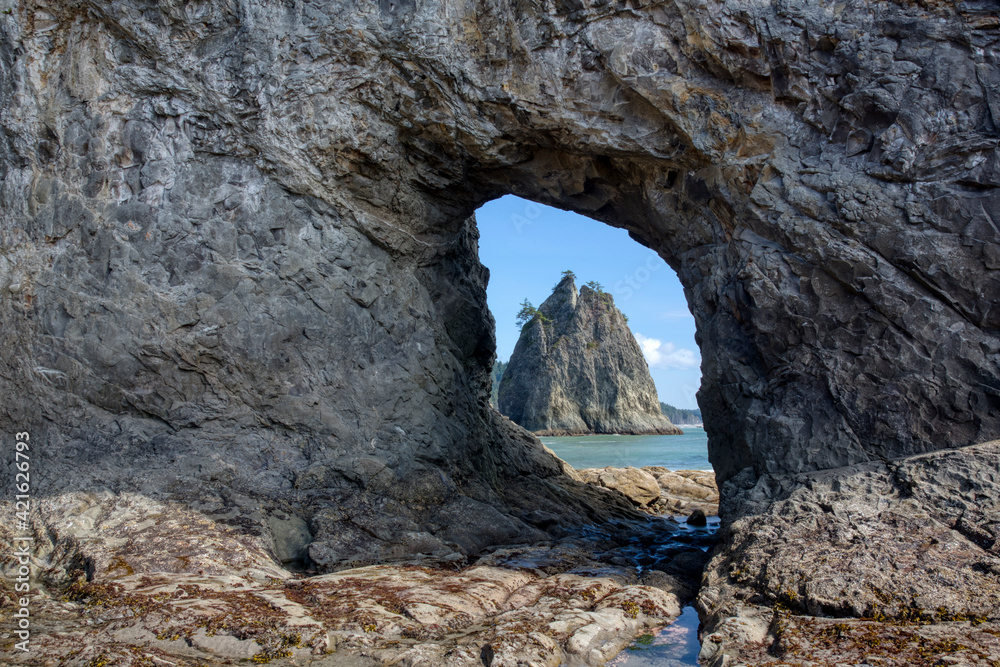 WA, Olympic National Park, Rialto Beach, Hole-in-the-Wall