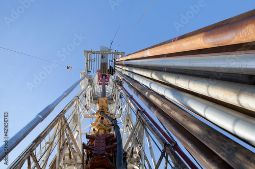 Oil drilling rig