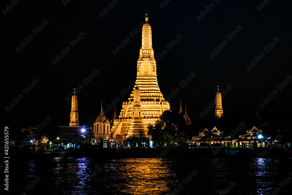 Wat Arun temple buddhist Bangkok at night