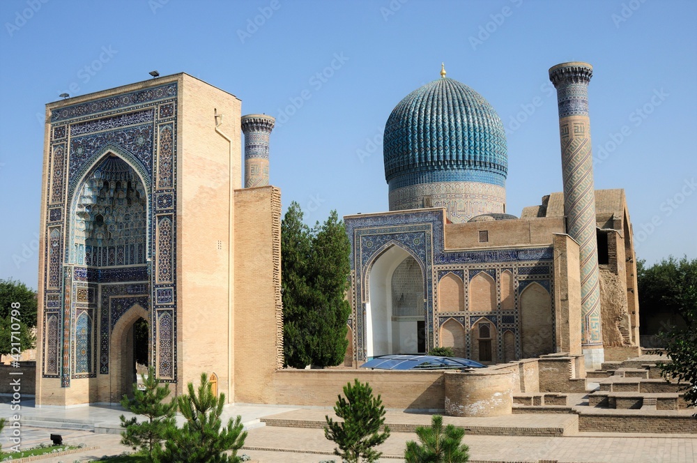 Mausoleum of Timur Khan in Samarkand, Uzbekistan. The building, which was started by Sultan Mirza in 1399, was completed in January 1405. Samarkand, Uzbekistan.