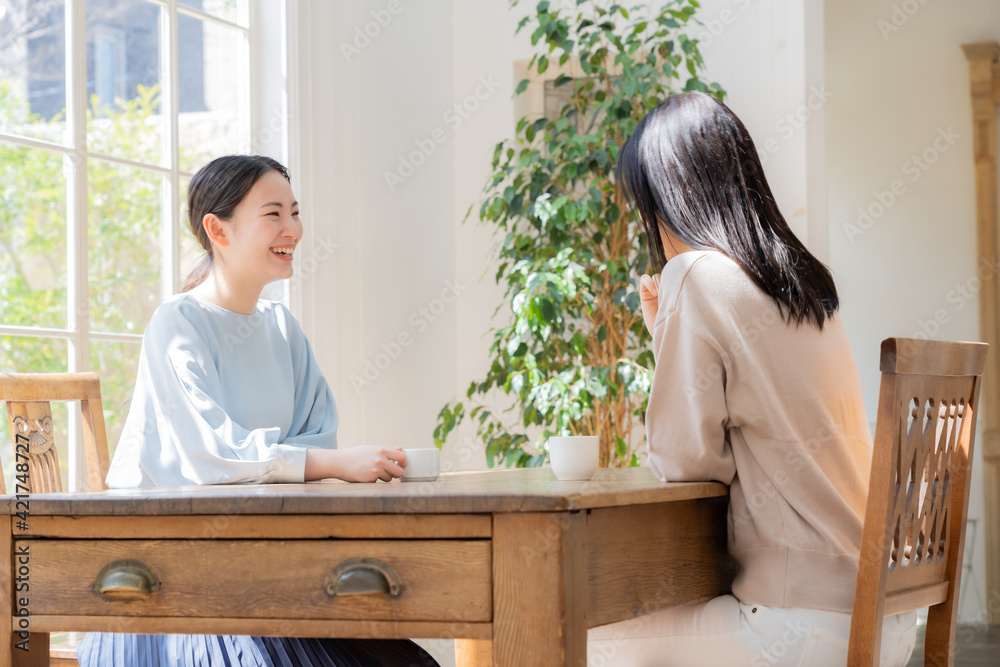 日本人 若い女性二人のポートレート 日本人 若い女性二人のポートレート