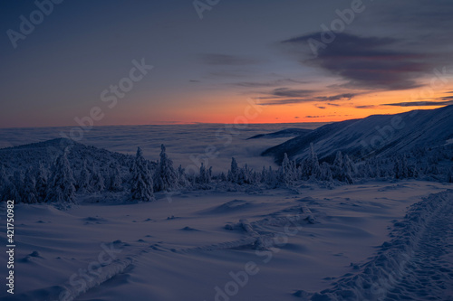 Obraz na płótnie sunset in the mountains w salonie