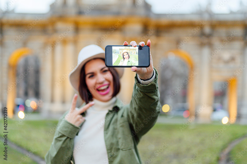 Fototapeta premium woman taking a selfie at the Puerta de Alcala Madrid