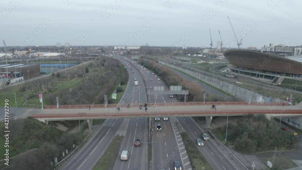 DRONE TRACKS MULTIPLE MOVING VEHICLES ON A BUSY ROAD DRONE TRACKS MULTIPLE MOVING VEHICLES ON A BUSY ROAD