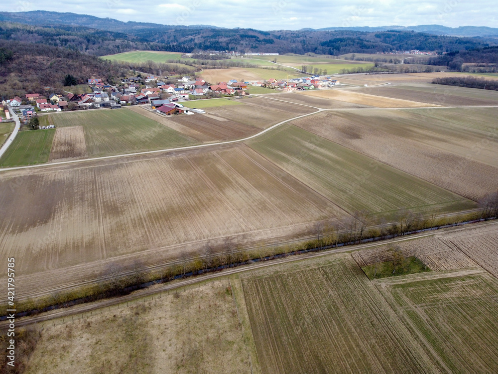 Landschaftsfotos in Bayern mit Feldern und Wiesen bei Tageslicht fotografiert