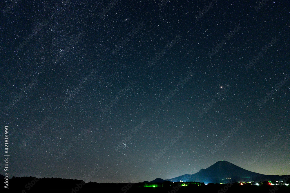 Fototapeta premium 大山の夜景 