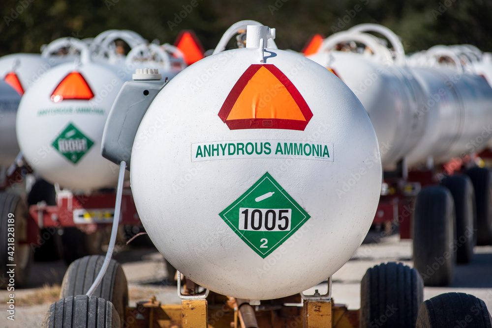 Foto de Illinois, USA, October 2020 Rows of tanks filled with