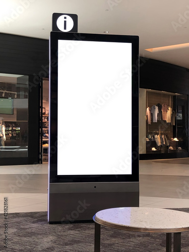 Mockup standalone big screen info kiosk. Digital media with blank white screen modern panel, vertical pylon display, signboard for advertisement design in a shopping center and mall. © H. Ozmen