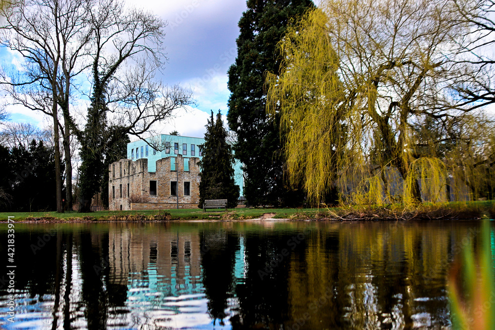 Schloß am Teich