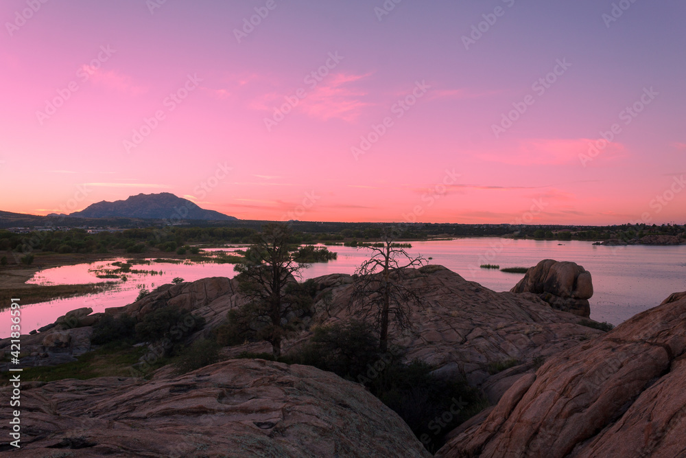 Obraz premium Willow Lake Prescott Arizona Sunset Landscape