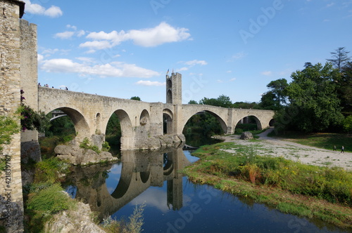 Besalú in Spanien – Brücke über den Fluss Fluvià