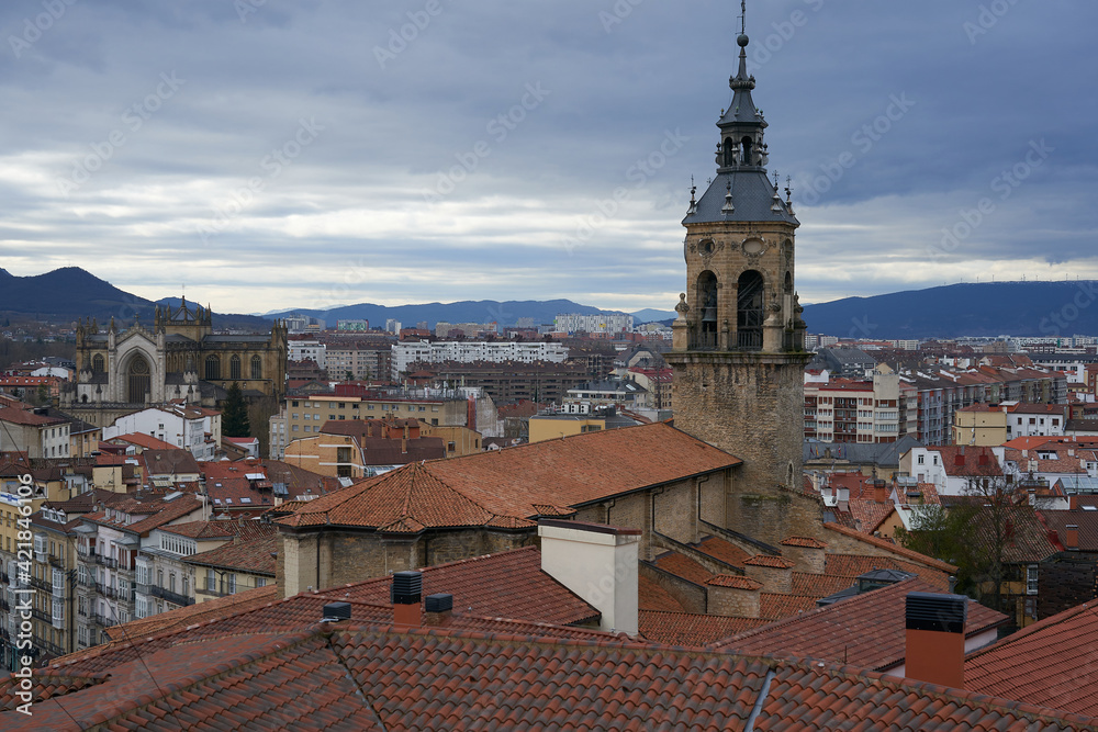 Vitoria (Pa’s Vasco) Visita y vistas desde la iglesia de San Vicente: Torre de San Miguel 