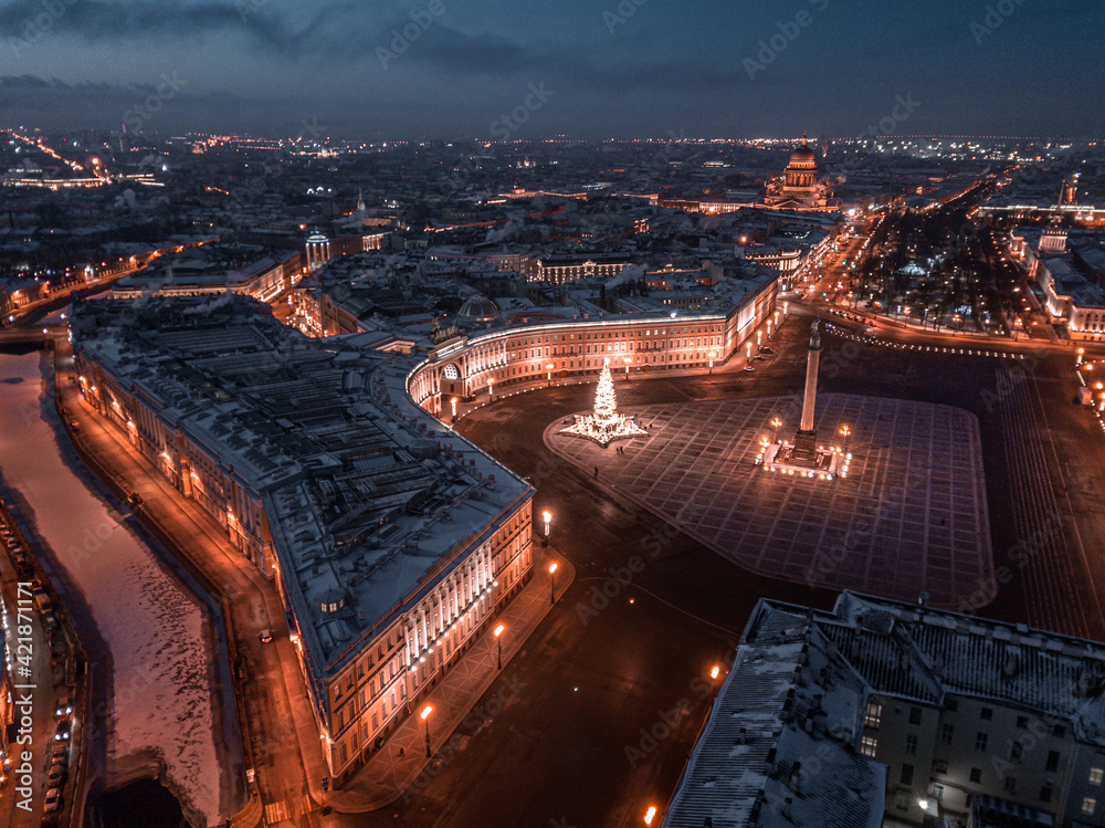 palace square in St. Petersburg