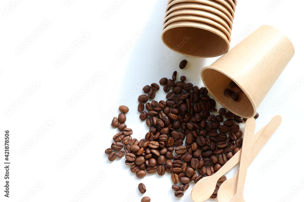 Obraz premium Flat lay composition with coffee beans, kraft paper cup and wooden spoon. Top view, copy space