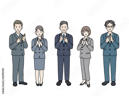 拍手　歓迎　祝う　会社員　スーツ姿　男女　全身　イラスト素材
