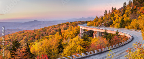 Foto Scenic Drive On The Blue Ridge Parkway At Dawn