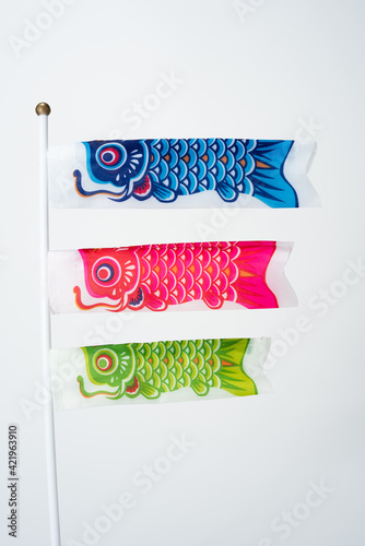 白バックにミニチュア鯉のぼり
