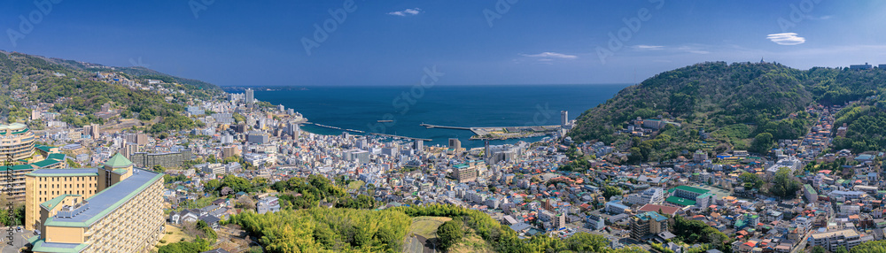 静岡県・高台から望む熱海の風景 パノラマ
