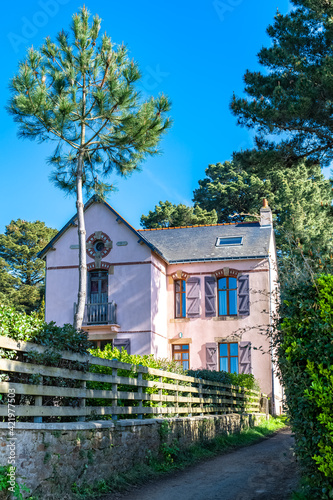 Brittany, Ile aux Moines island in the Morbihan gulf, a typical cottage 