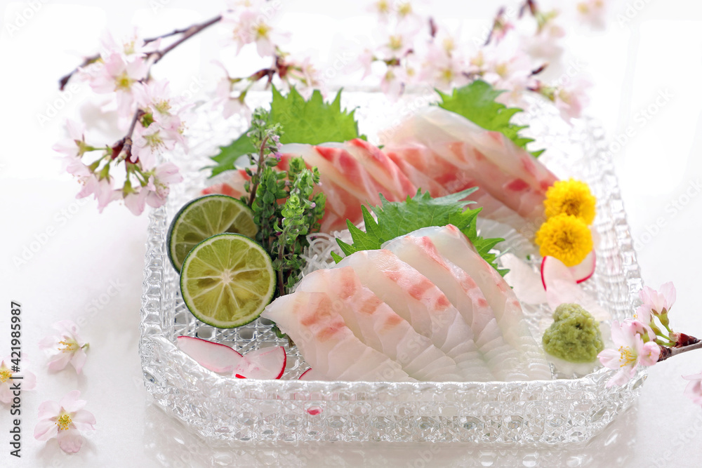 Sea Bream Sashimi On Glass Plate With Beautiful Cherry Blossoms 真鯛 鯛 お造り お 刺身 桜の花 Stock Photo Adobe Stock