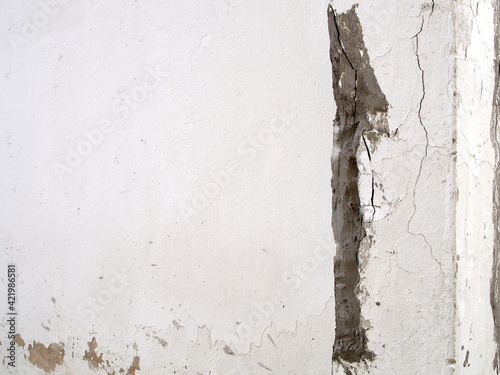 plastering to repair vertical cracks on corner of siding wall