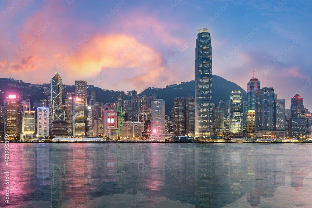 Fototapeta premium Hong Kong skyline on the evening seen from Kowloon, Hong Kong, China.