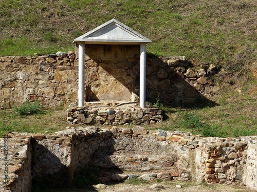 Fundamente und Tempelchen der römischen Villa Els Ametllers in Tossa de Mar / Spanien photo