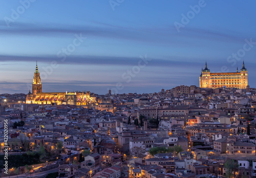 panoramica al atardecer de la ciudad de Toledo (España)