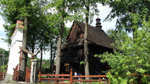 Kościół w Szymbarku w Małopolsce, szlak architektury drewnianej, zabytek sakralny photo