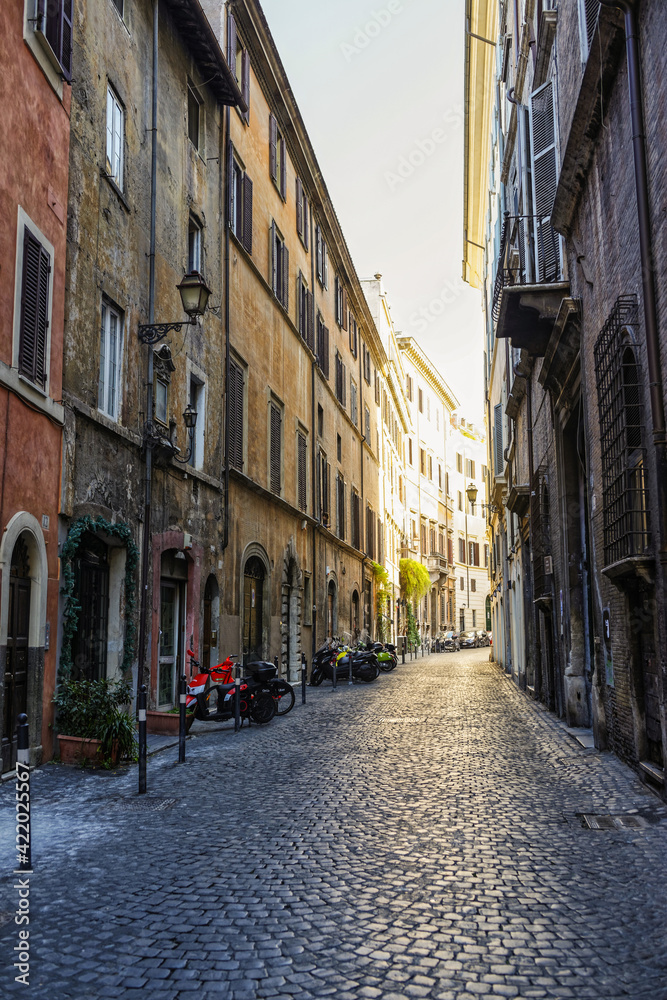 Rue pavée dans le centre historique de Rome