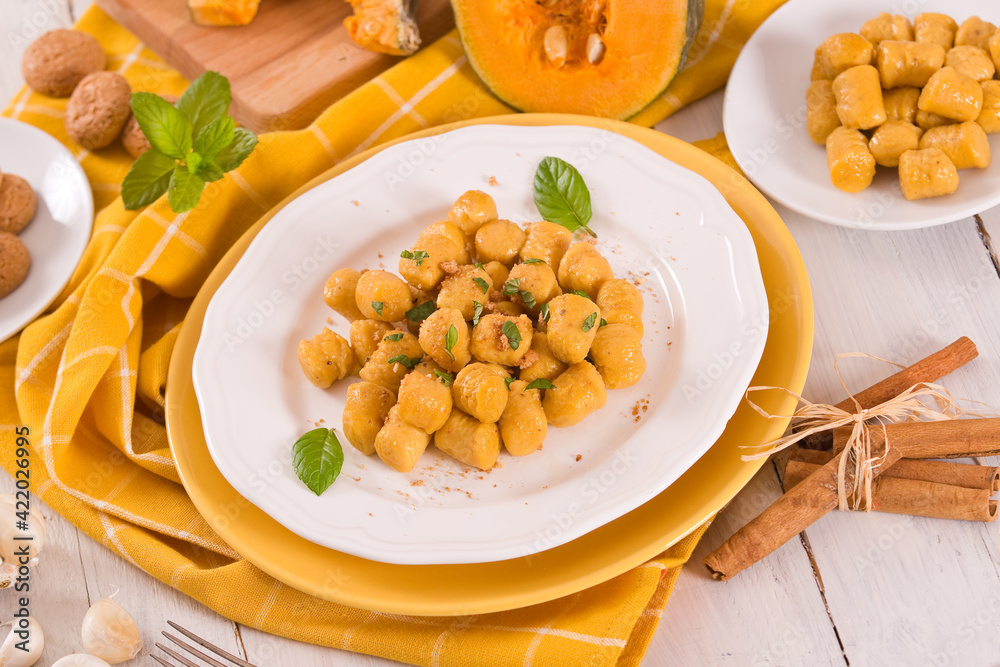 Pumpkin gnocchi with grated amaretti cookies.
Pumpkin gnocchi with grated amaretti cookies.