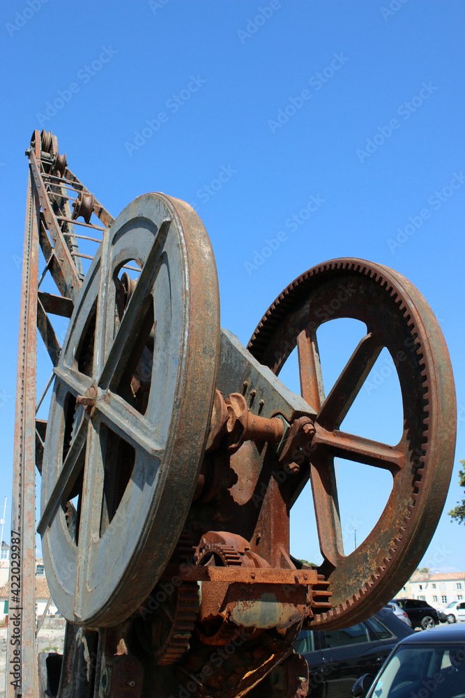 Grue Ancienne En Tôle Et Plastique – Années 70 – Jouet Vintage