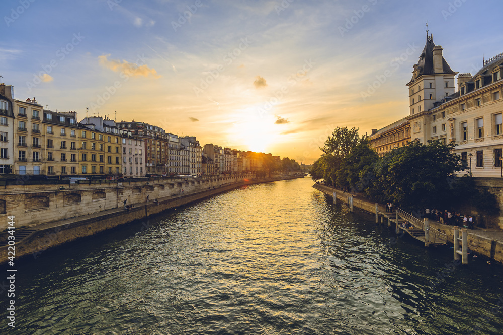Obraz premium Court of Cassation of france in paris and left bank of seine river at dusk