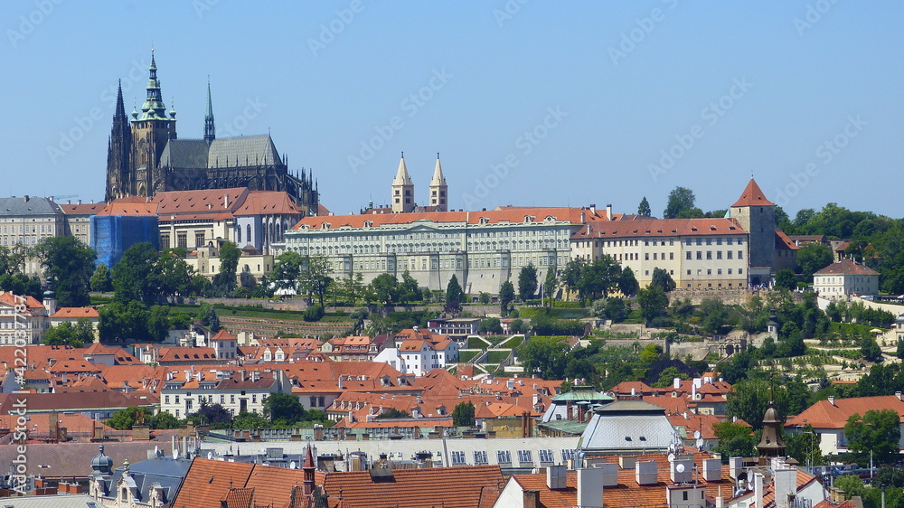 Panorama über Prag mit Blick auf die Burganlage