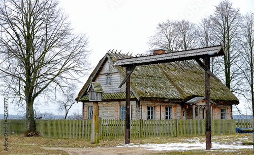 a wooden Mazovian cottage from the second half of the 19th century in a wooden village in Mazovia, Poland © Jacek Sakowicz
