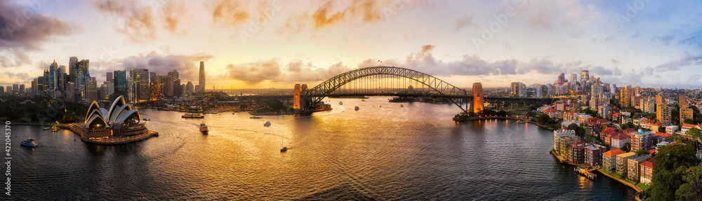 Fototapeta premium Sydney kirribilli sunset to bridge
