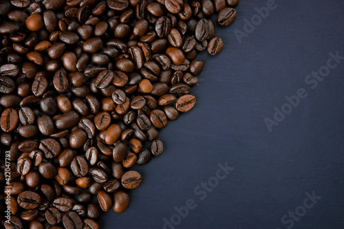 Freshly roasted coffee beans background. Coffee beans background. Coffee background. Texture of freshly roasted coffee. © 151115