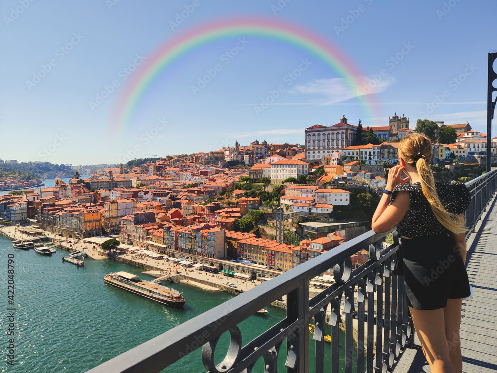 Φωτογραφία girl on the Porto bridge in Portugal looking at the views of the city and the river